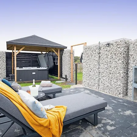 Vakantiehuis Near Dunes With Wellness Garden